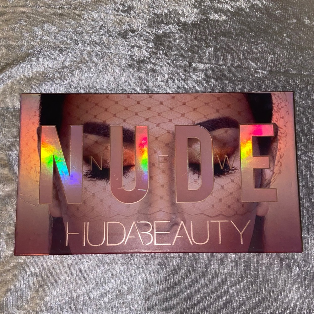 Huda Beauty Nude Makeup Palette